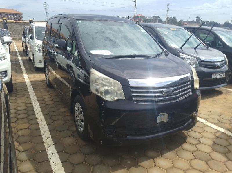 2012 Toyota Noah pictures