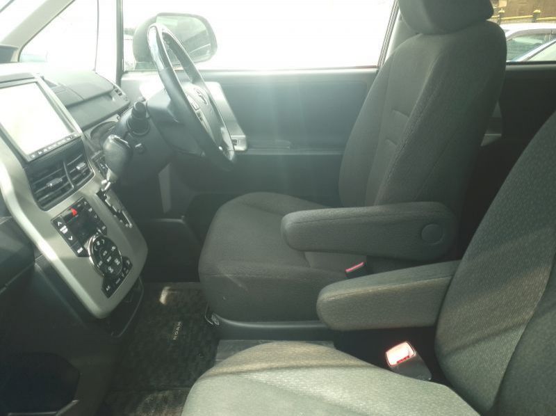 2012 Toyota Noah pictures