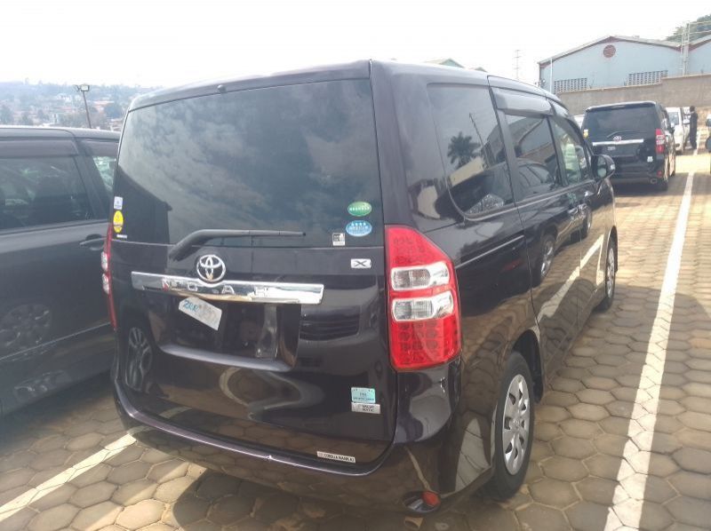 2012 Toyota Noah pictures