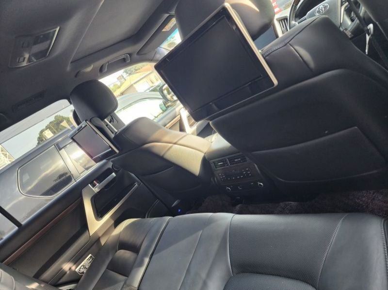 2019 Toyota Land Cruiser pictures