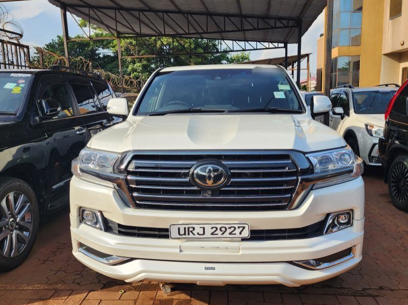 2019 Toyota Land Cruiser pictures