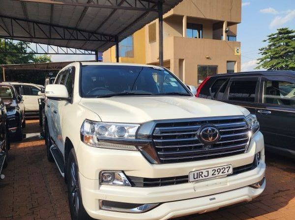 2019 Toyota Land Cruiser pictures