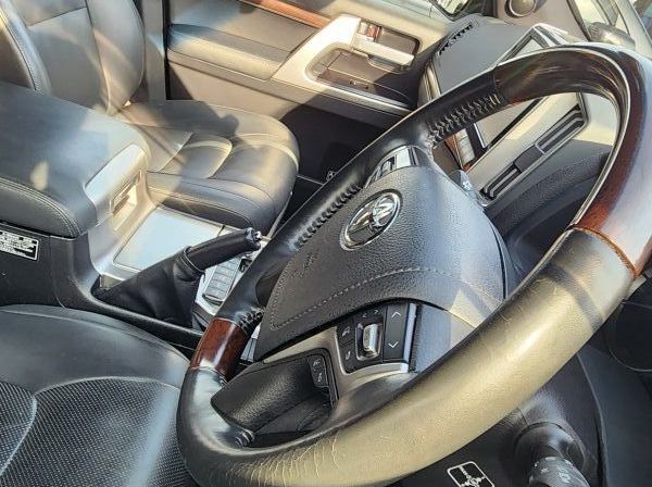 2019 Toyota Land Cruiser pictures