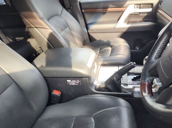 2019 Toyota Land Cruiser pictures