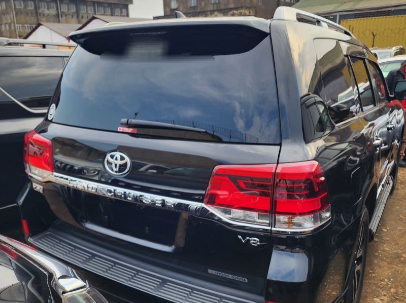 2016 Toyota Land cruiser pictures