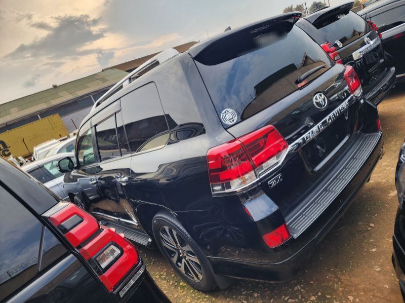 2016 Toyota Land cruiser pictures