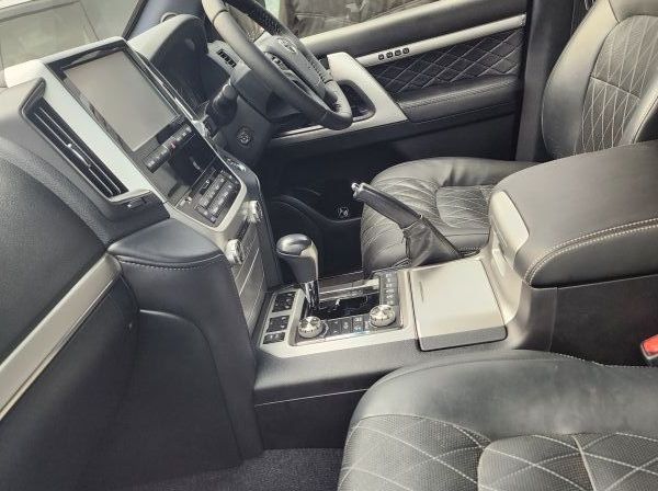 2016 Toyota Land cruiser pictures