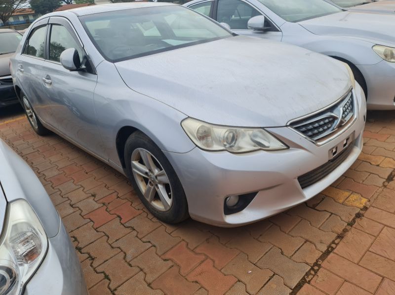 2011 Toyota Mark X pictures