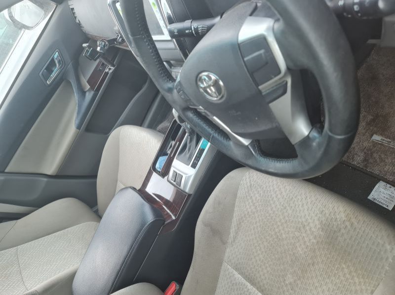 2011 Toyota Mark X pictures