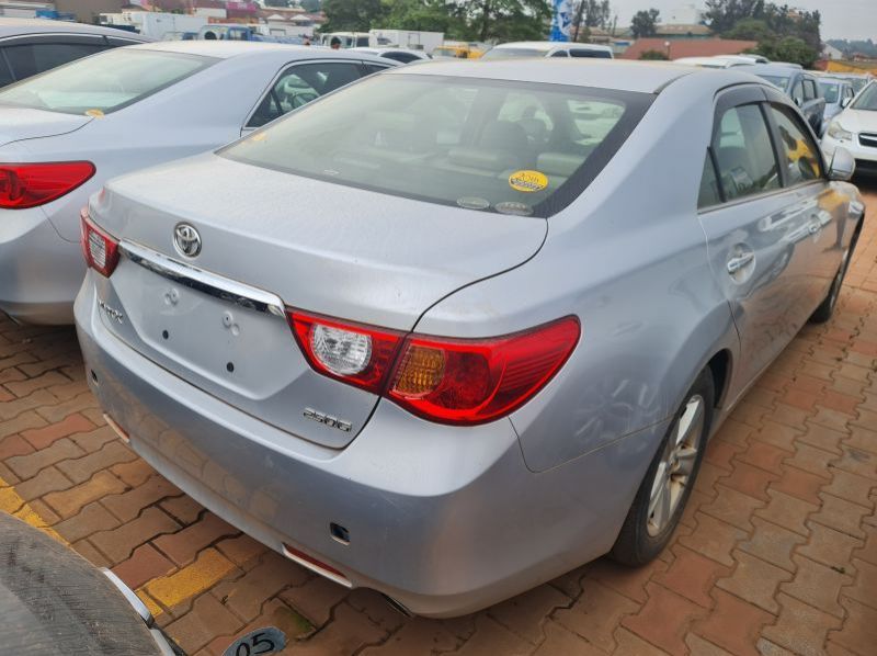 2011 Toyota Mark X pictures