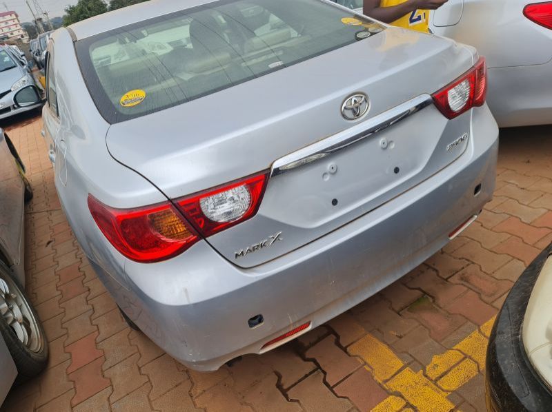 2011 Toyota Mark X pictures