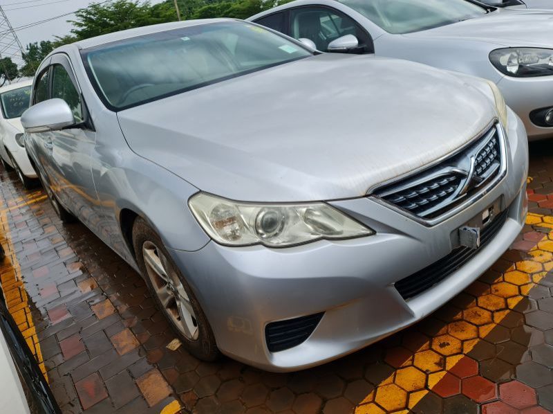 2011 Toyota Mark X pictures