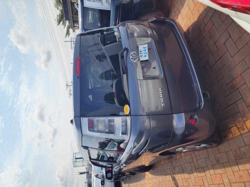 2012 Toyota Sienta pictures