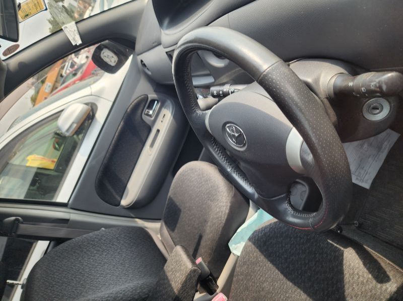 2012 Toyota Sienta pictures