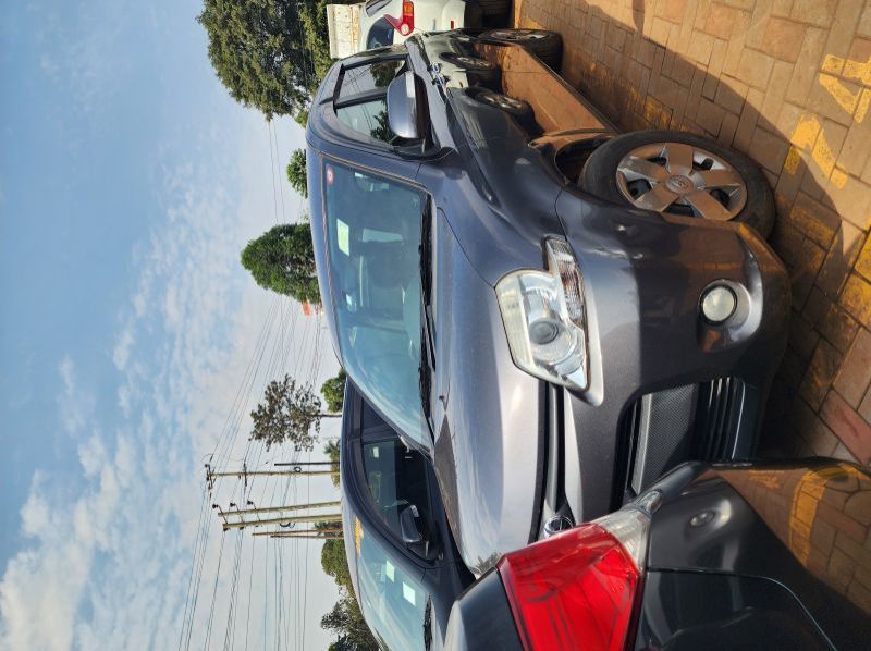 2012 Toyota Sienta pictures