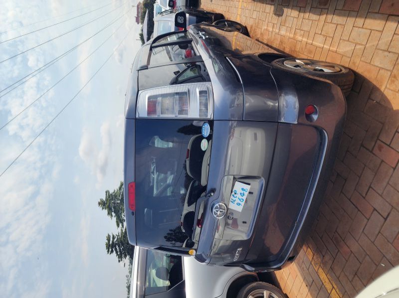 2012 Toyota Sienta pictures