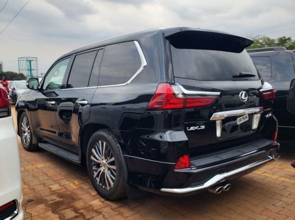 2016 Lexus LX pictures