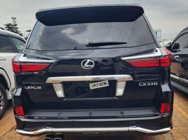 2016 Lexus LX pictures