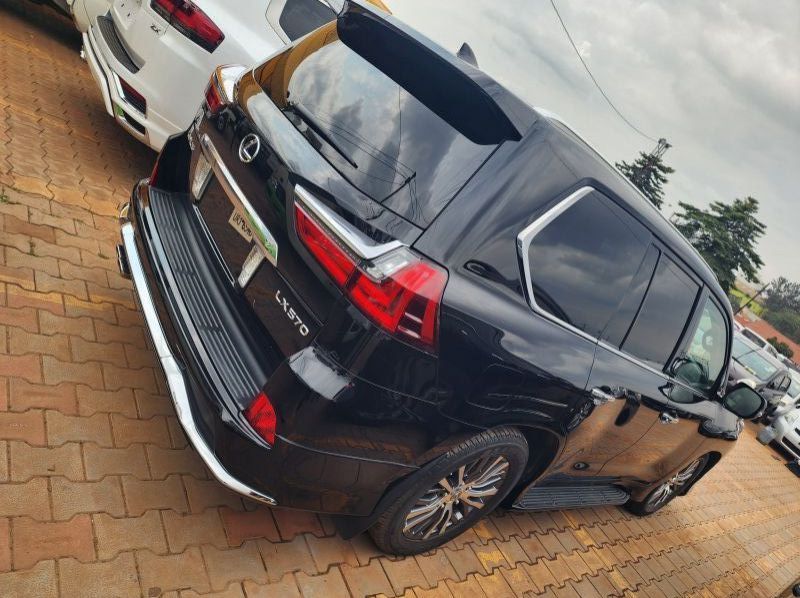 2016 Lexus LX pictures