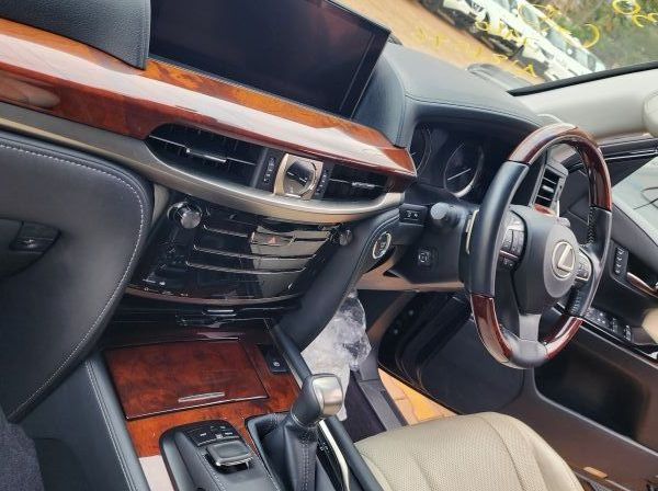 2016 Lexus LX pictures