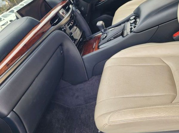 2016 Lexus LX pictures