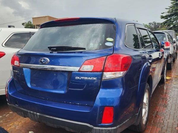 2011 Subaru OUTBACK pictures