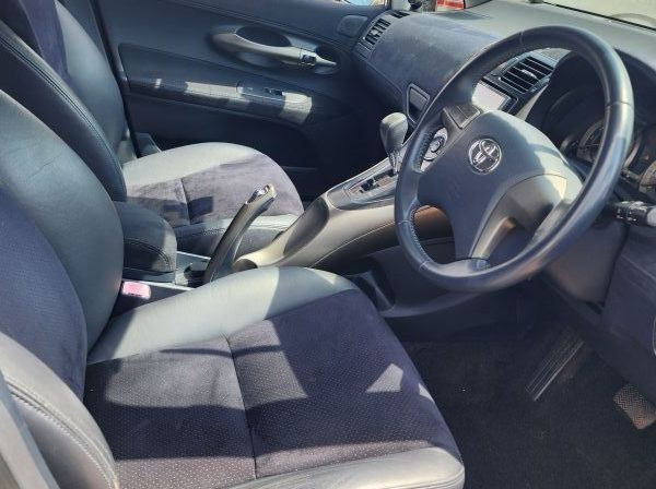 2010 Toyota Blade pictures