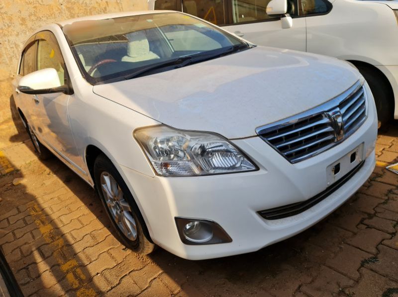 2015 Toyota Premio pictures