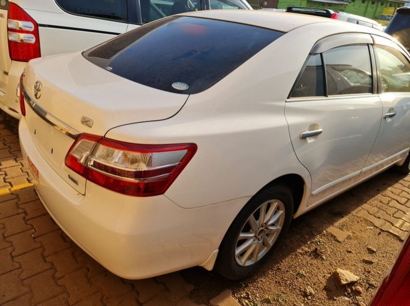 2015 Toyota Premio pictures