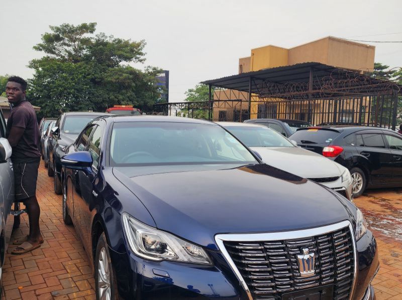 2016 Toyota Crown pictures