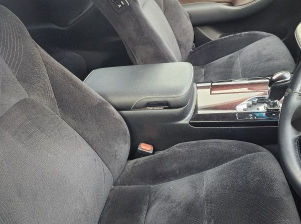 2016 Toyota Crown pictures