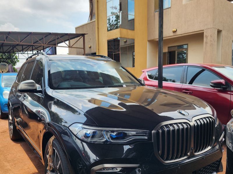 2023 BMW X7 pictures