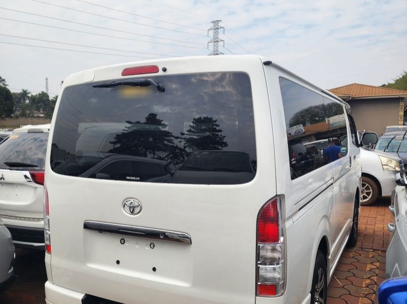 2014 Toyota Hiace pictures