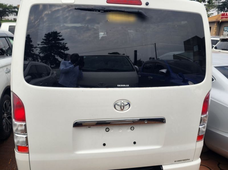 2014 Toyota Hiace pictures