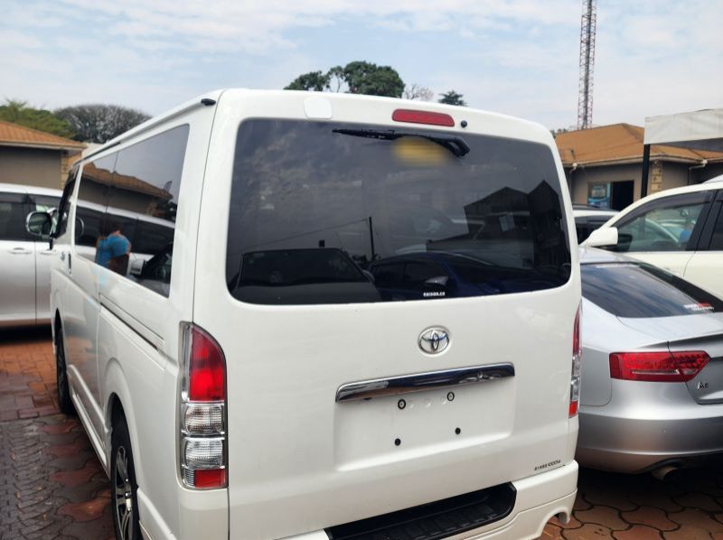 2014 Toyota Hiace pictures