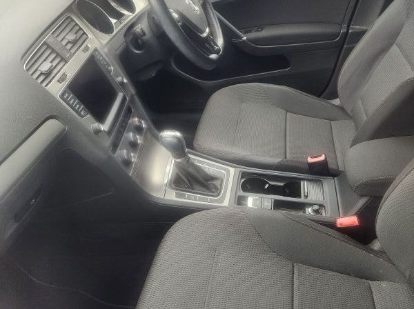 2015 Volkswagen Golf pictures