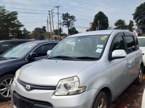 Used Toyota sienta  for sale in Kampala, Uganda