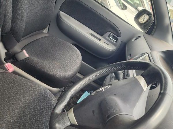 2012 Toyota sienta pictures