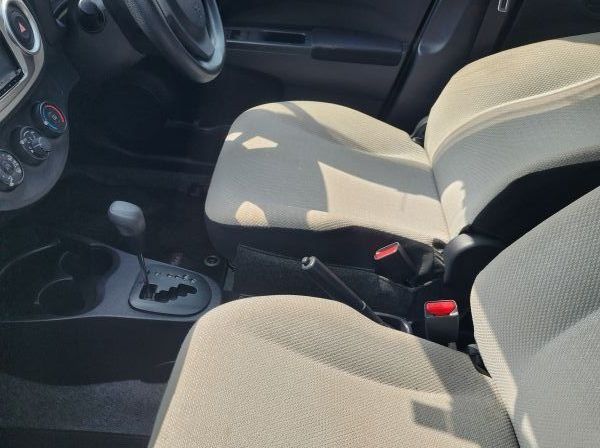 2012 Toyota Vitz pictures