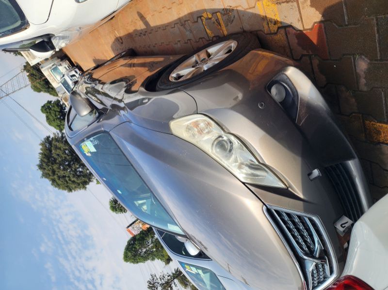 2012 Toyota Mark X pictures