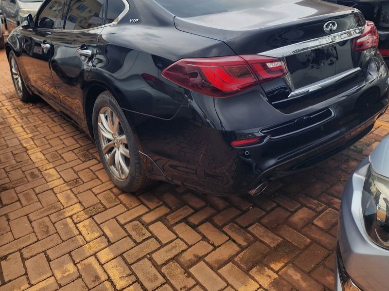 2016 Nissan Fuga pictures