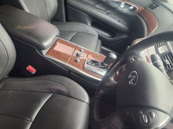 2016 Nissan Fuga pictures