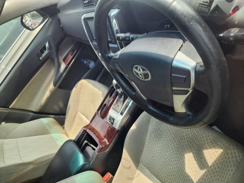 2011 Toyota Mark X pictures