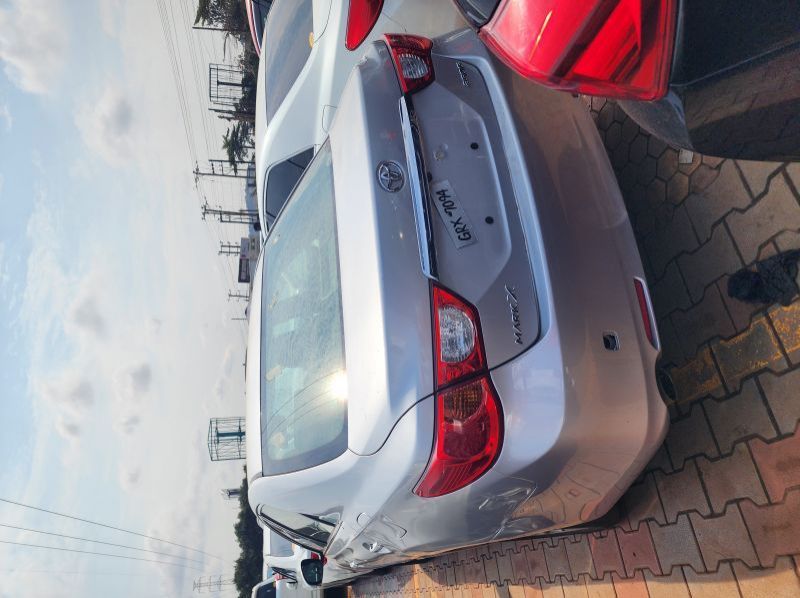 2011 Toyota Mark X pictures