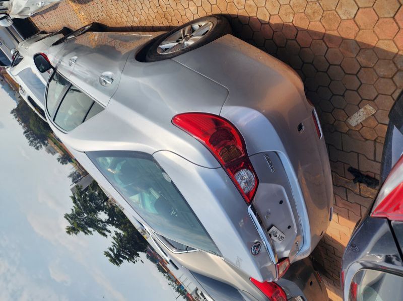 2011 Toyota Mark X pictures