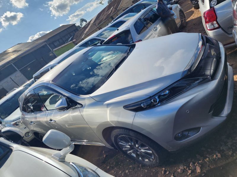 Used Toyota Harrier  for sale in Kampala, Uganda