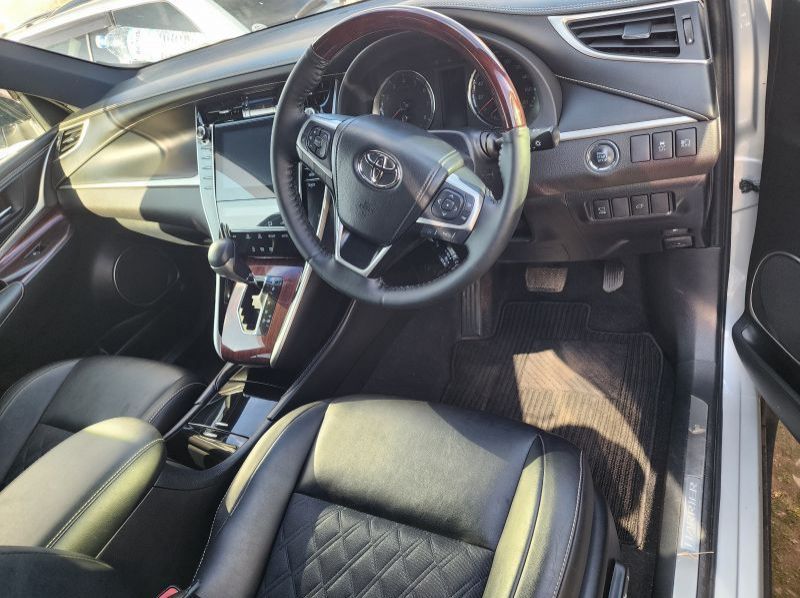 2015 Toyota Harrier pictures