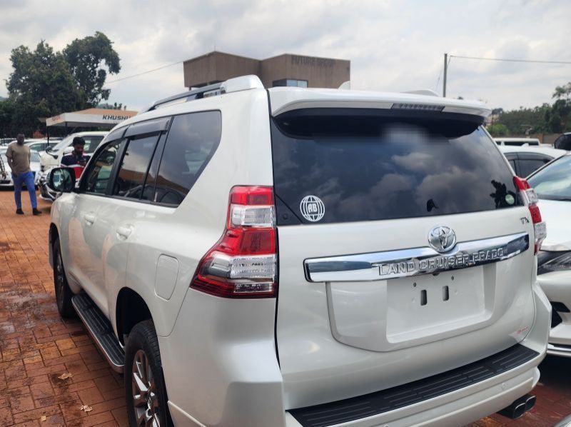 2016 Toyota Land cruiser prado pictures