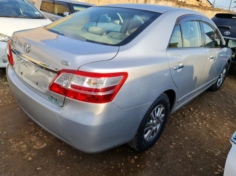 2015 Toyota Premio pictures