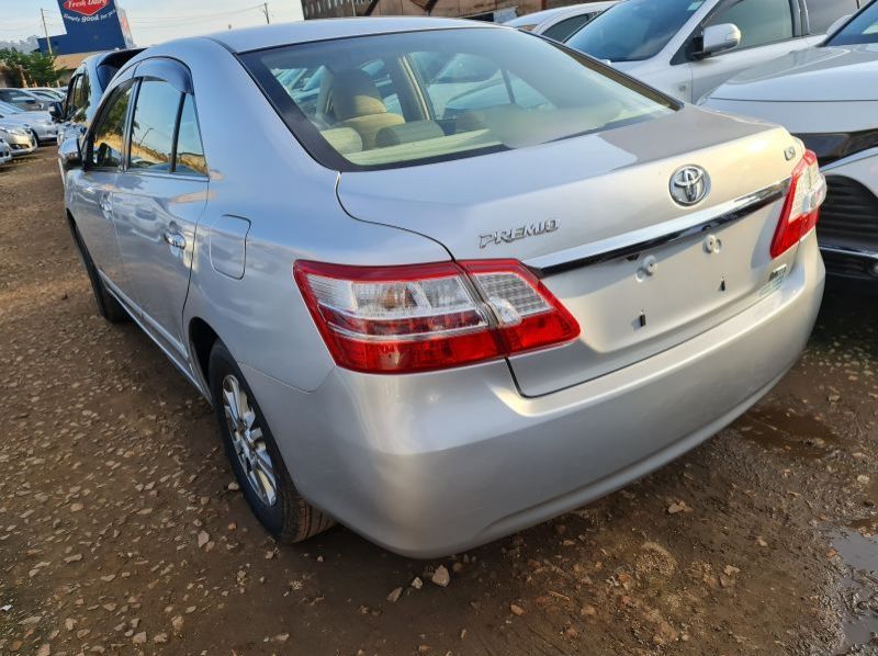 2015 Toyota Premio pictures